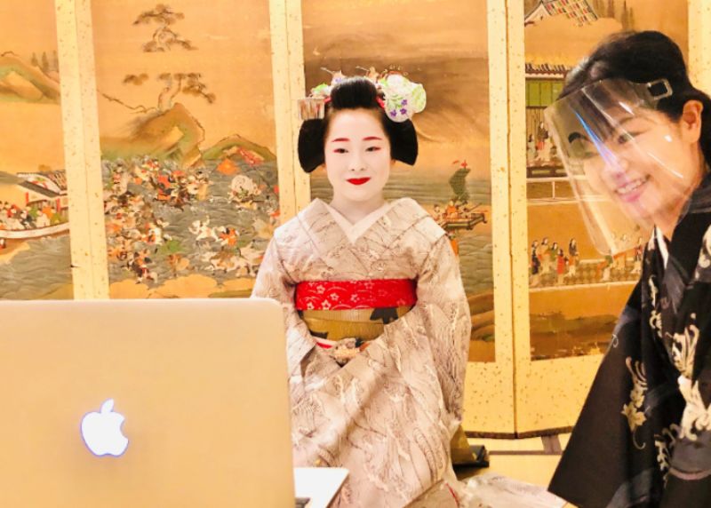 trải nghiệm với Geisha được chuyển từ trực tiếp sang gặp mặt online để chống chọi với dịch COVID trải nghiệm với Geisha được chuyển từ trực tiếp sang gặp mặt online để chống chọi với dịch COVID